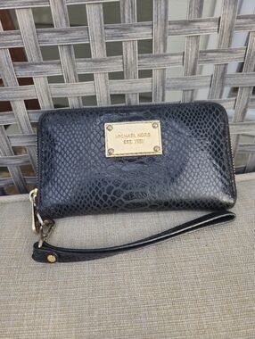 Michael Kors Leather Zip Wallet Wristlet